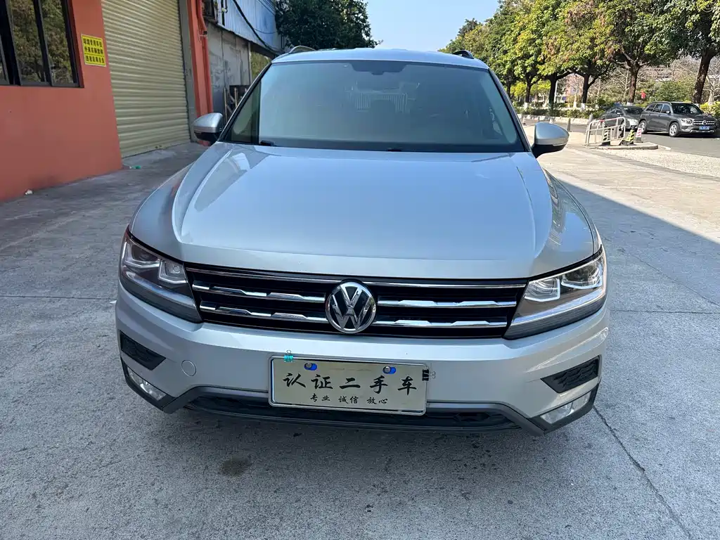 VOLKSWAGEN TIGUAN L