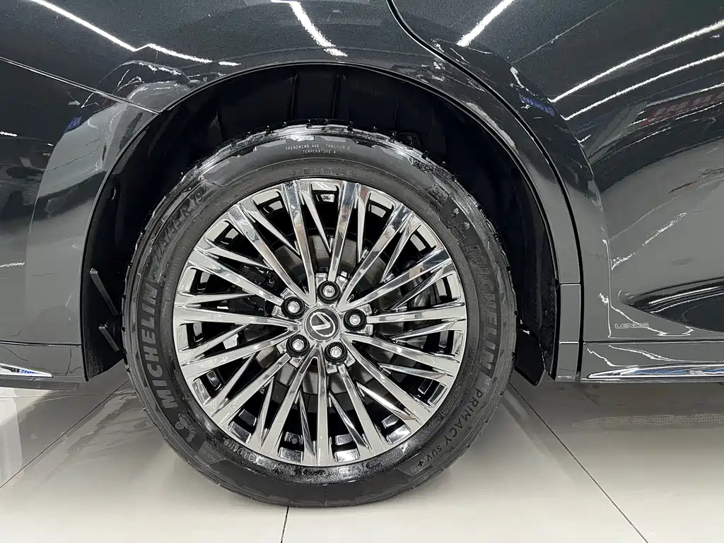 Lexus LM — миниатюра 28