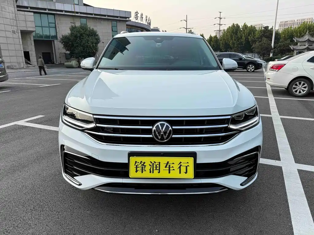 Volkswagen Tiguan L — миниатюра 2