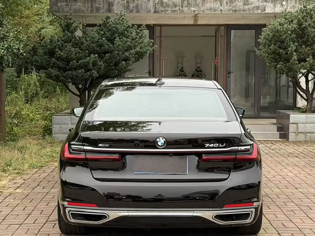 BMW 7 Series — миниатюра 8