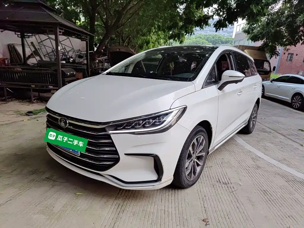 BYD MAX