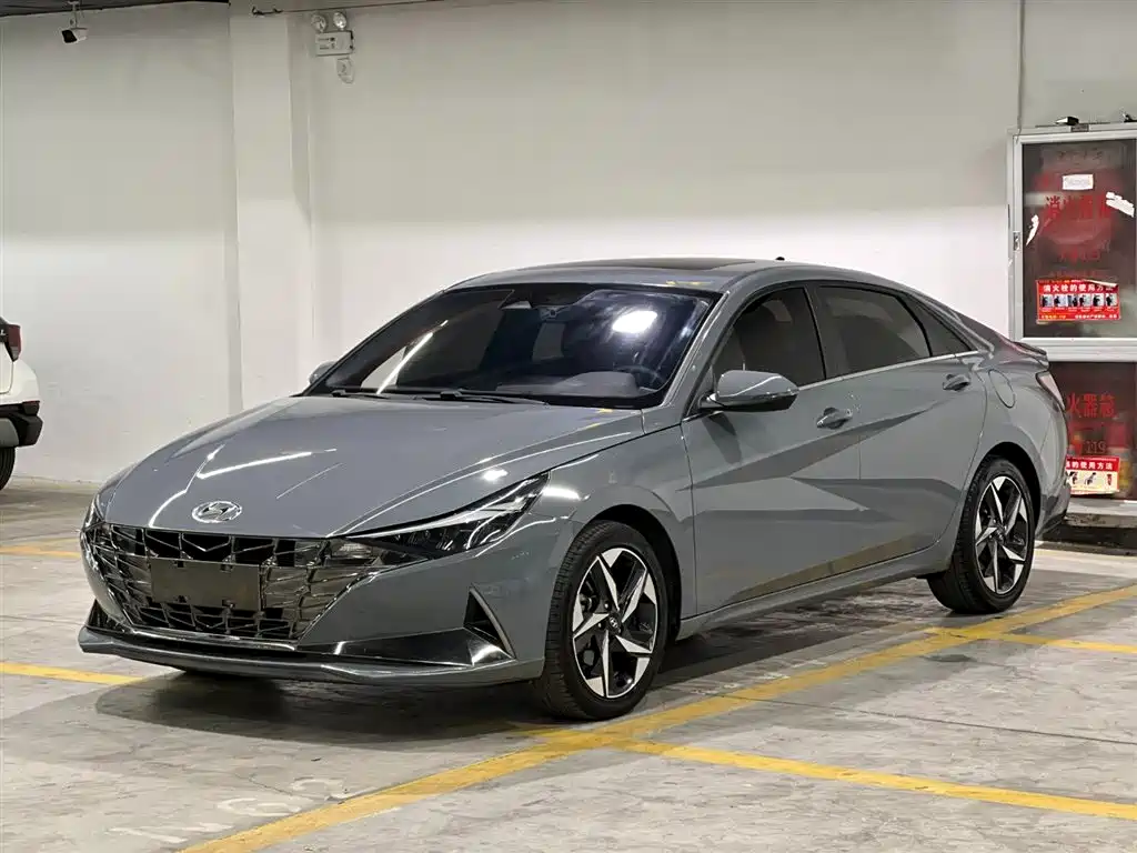 HYUNDAI ELANTRA