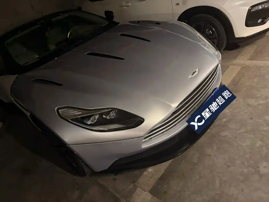 Aston Martin DB11