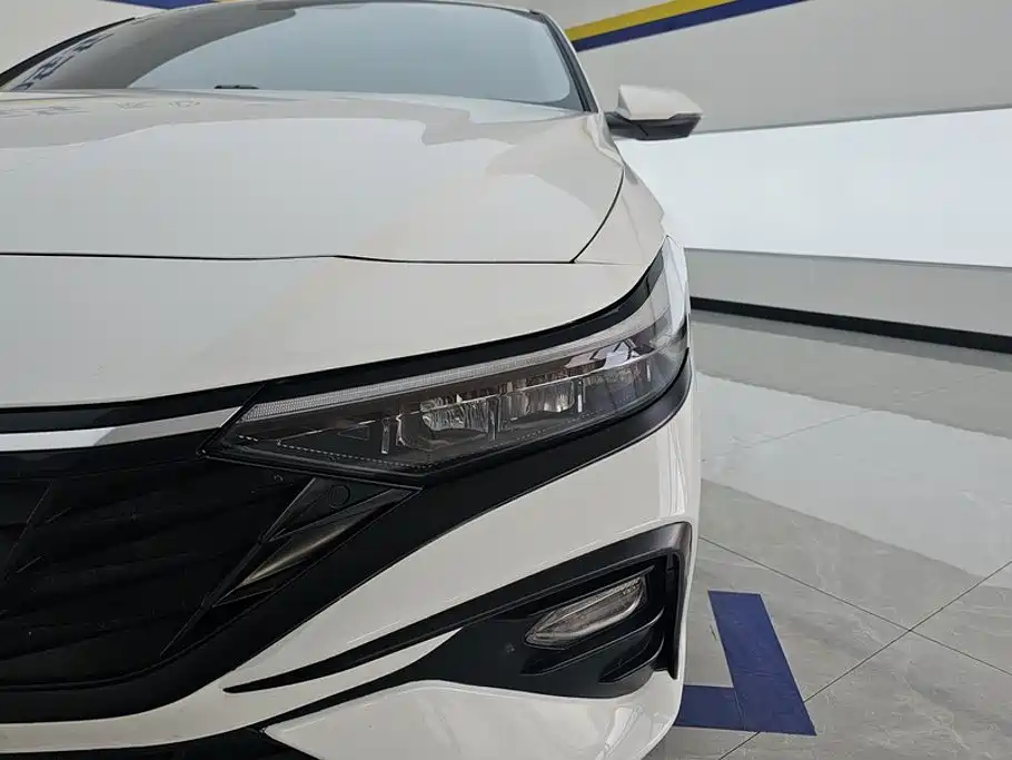 Hyundai Elantra — миниатюра 5