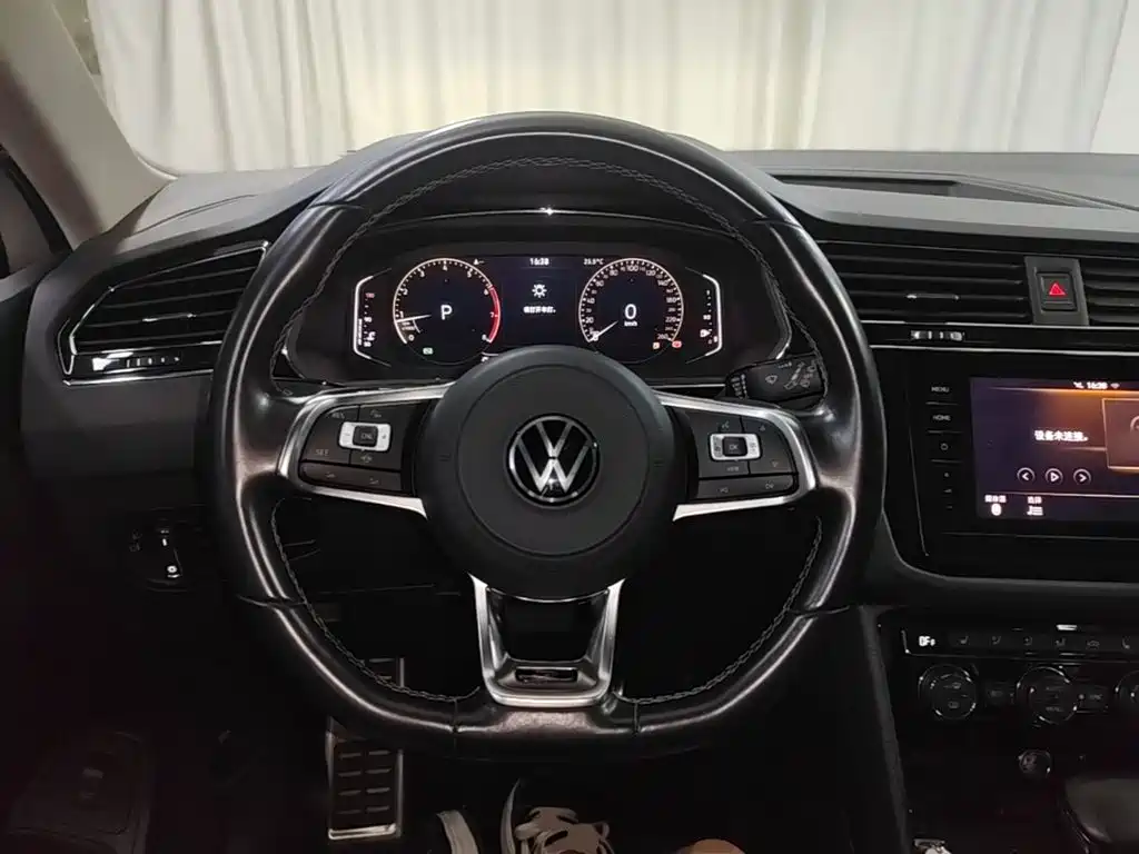 Volkswagen Tiguan L — миниатюра 11