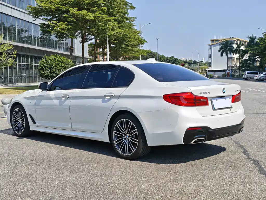 BMW 5 Series — миниатюра 15