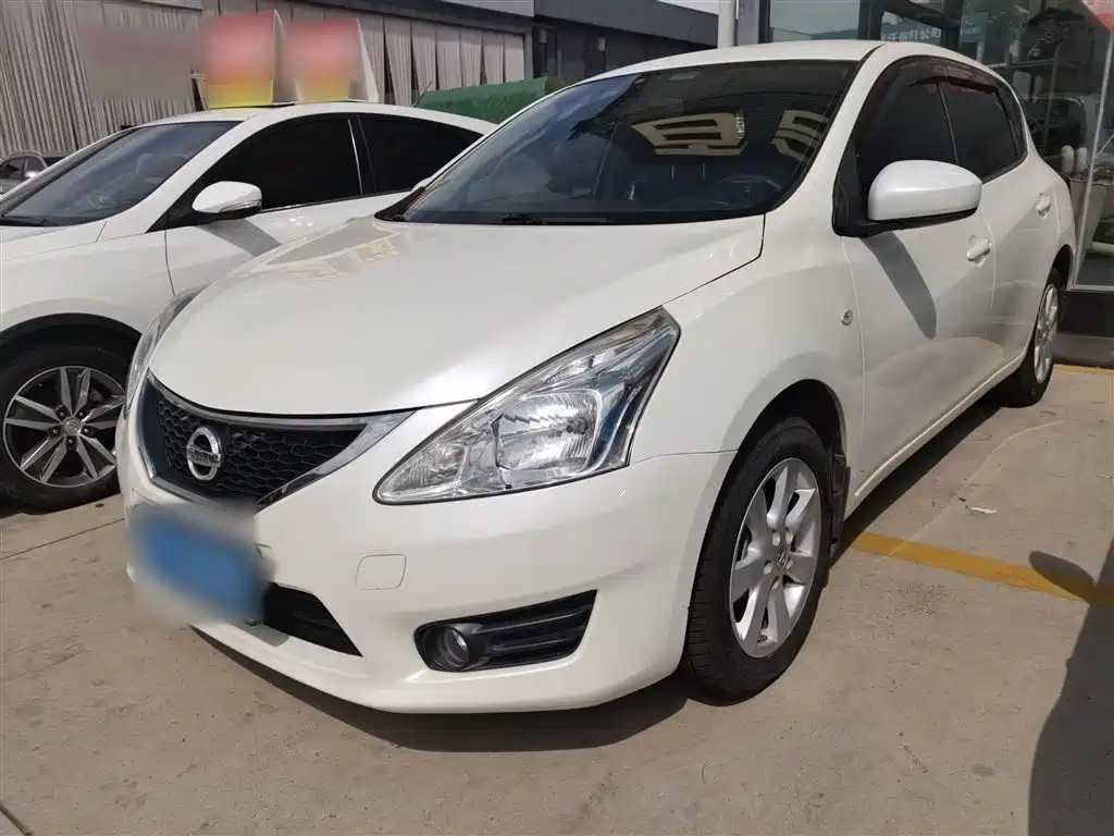 Nissan Tiida 2015