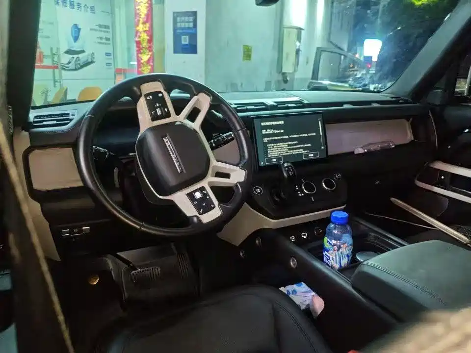Land Rover Defender — миниатюра 7