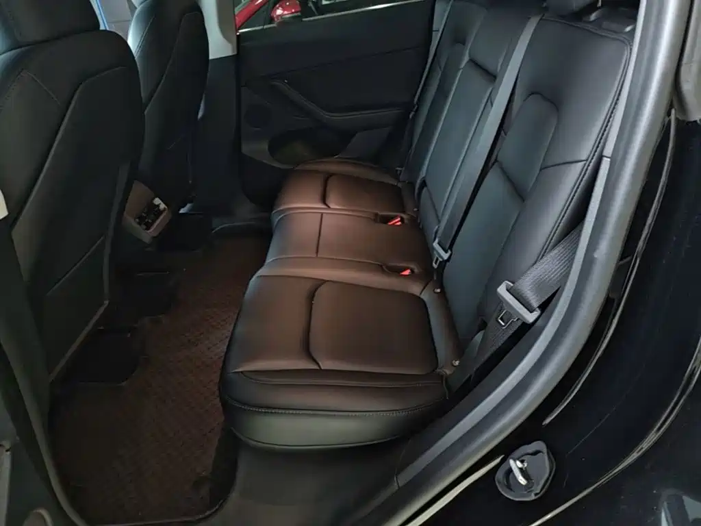 Tesla Model Y — миниатюра 17