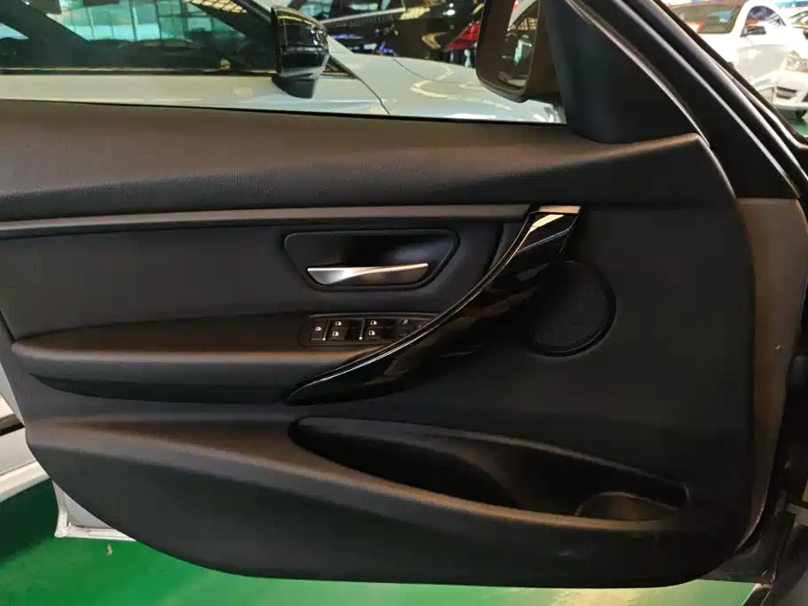 BMW 3 Series — миниатюра 7