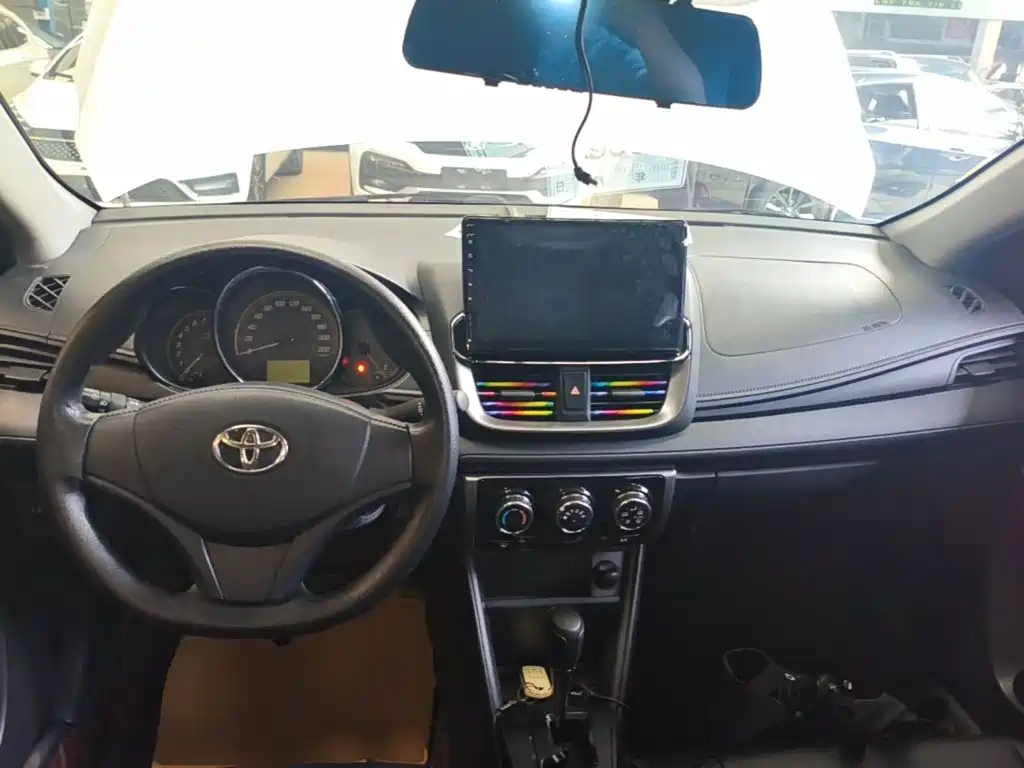 Toyota Yaris L — миниатюра 10