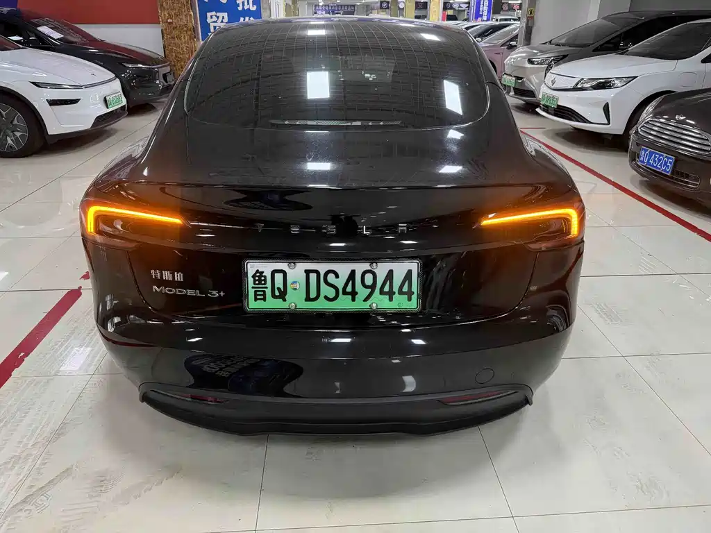 Tesla Model 3 — миниатюра 10