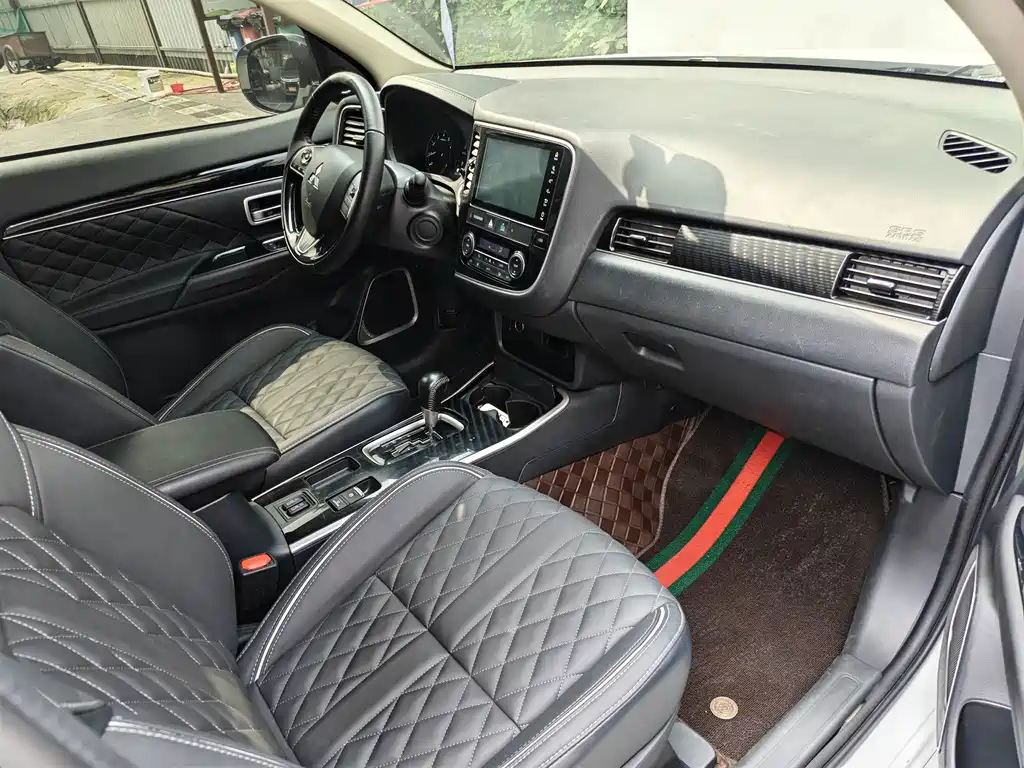 Mitsubishi Outlander - фото 9