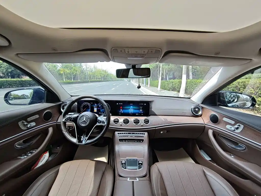 Mercedes-Benz E-Class — миниатюра 5