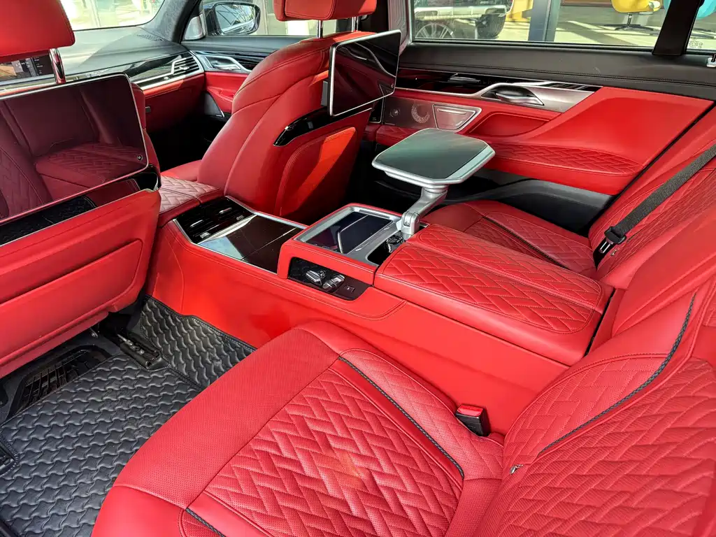 BMW 7 Series — миниатюра 21