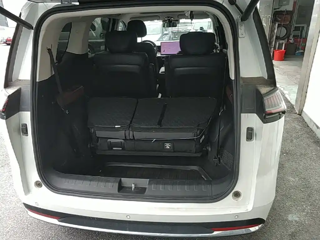 GAC Motor 传祺E8 PHEV — миниатюра 19