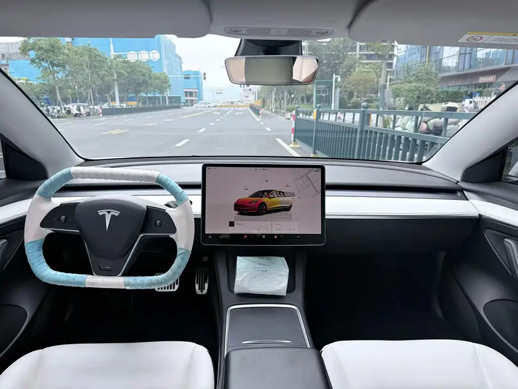 Tesla Model 3 — миниатюра 6