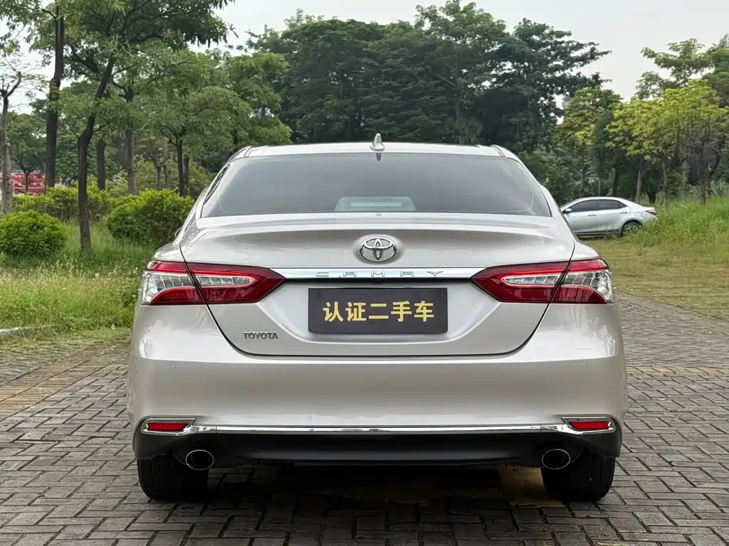 Toyota Camry — миниатюра 16