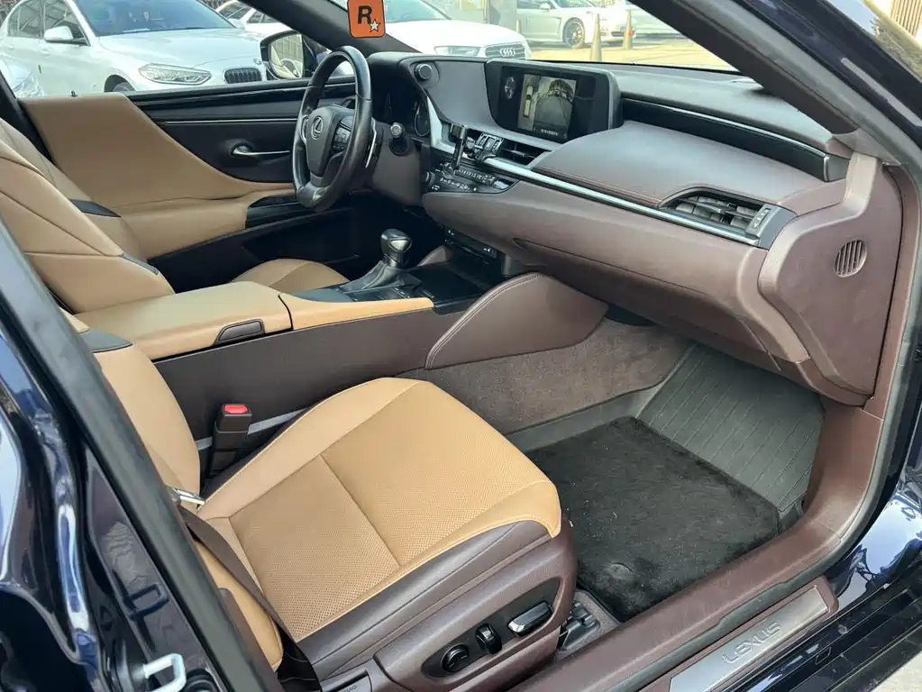 Lexus ES — миниатюра 7