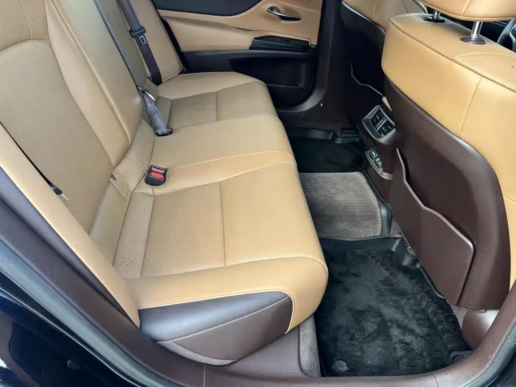 Lexus ES — миниатюра 9