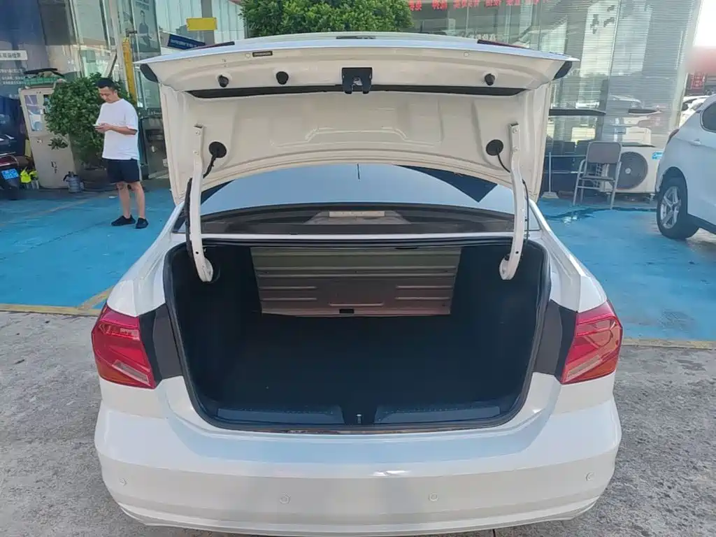Volkswagen Jetta — миниатюра 19