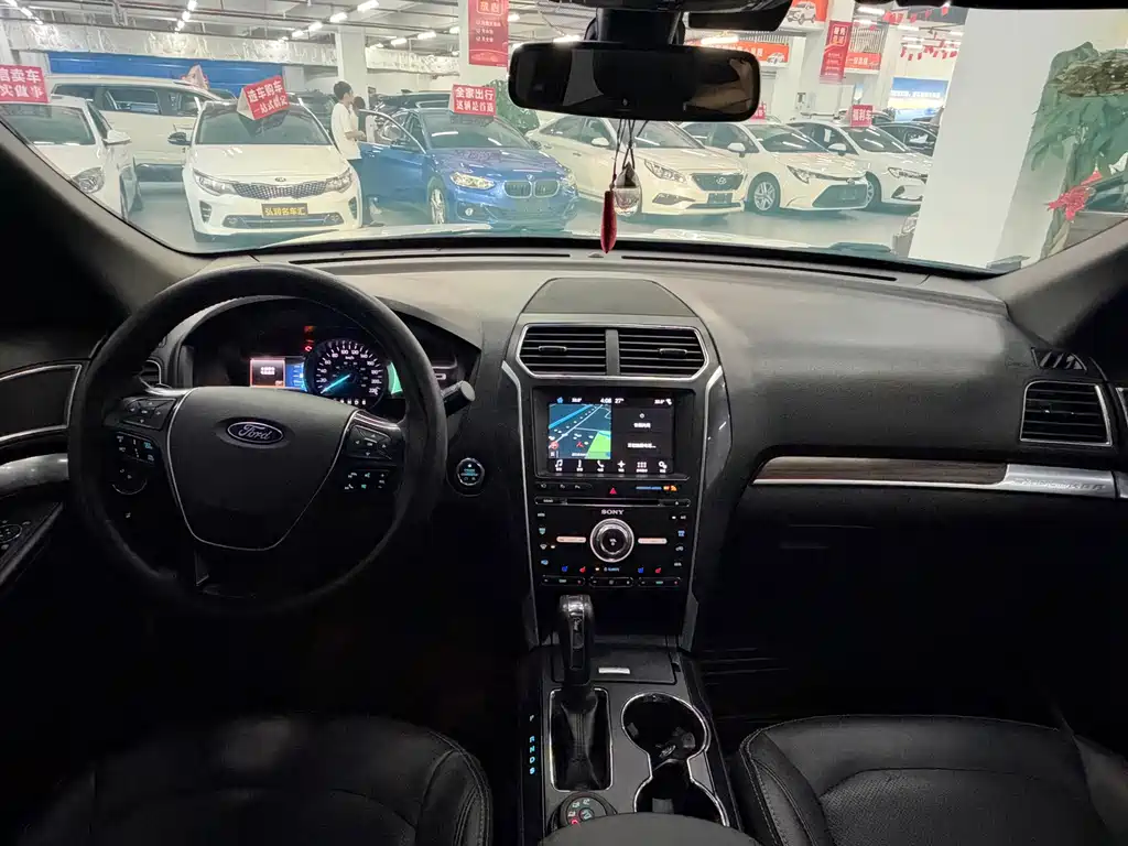 Ford Explorer (Import) — миниатюра 9