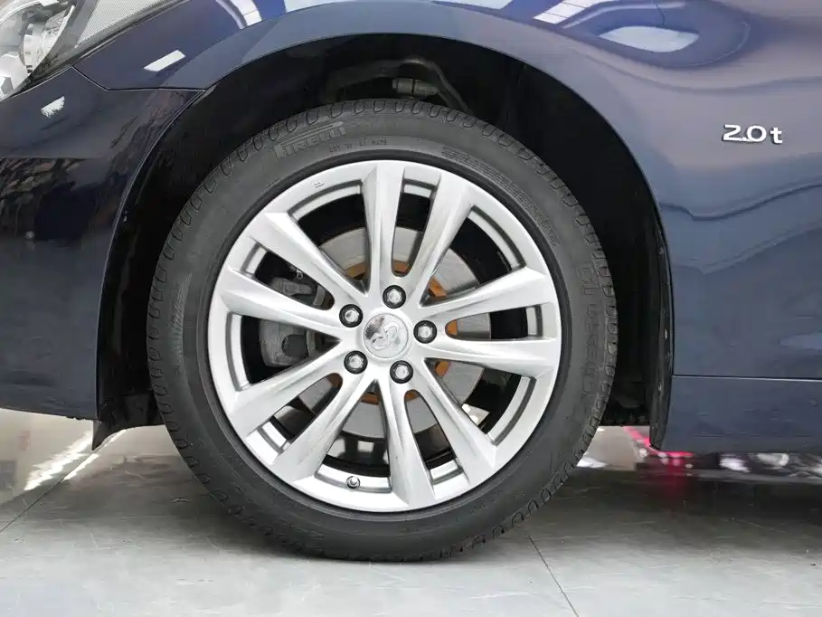 Infiniti Q70 — миниатюра 5