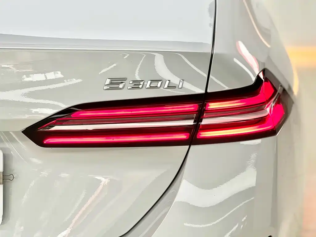 BMW 5 Series — миниатюра 18
