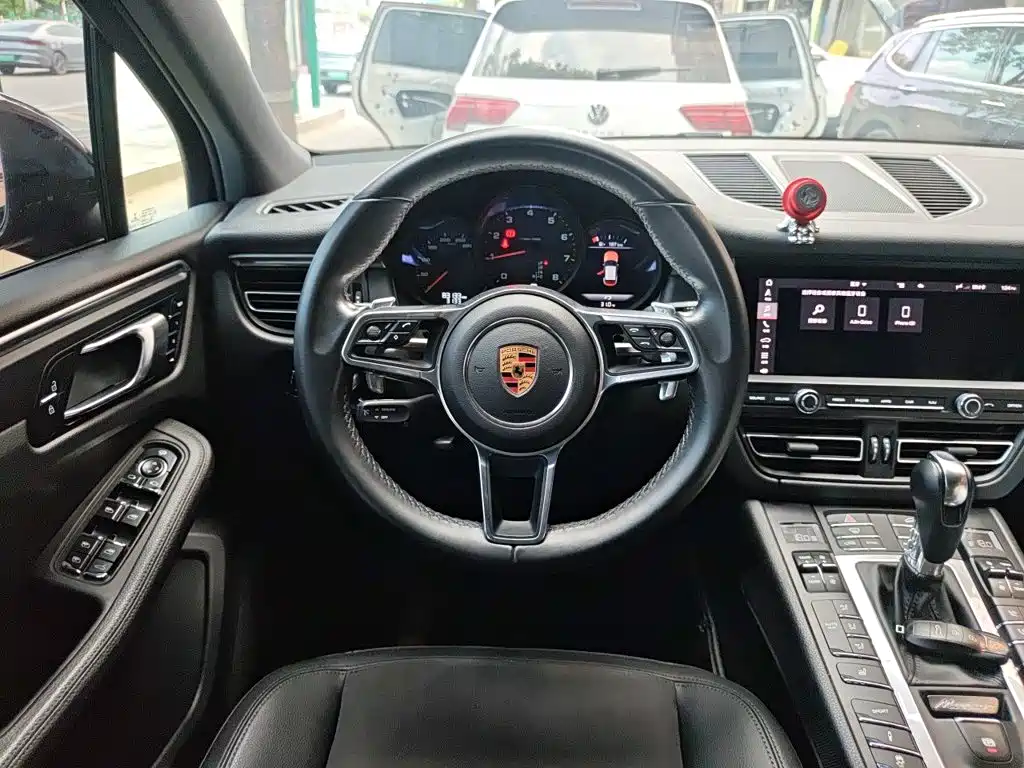 Porsche Macan — миниатюра 11