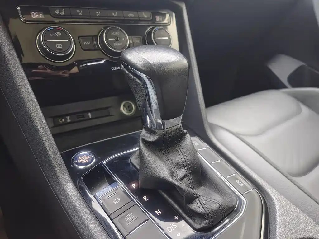 Volkswagen Tiguan L L 2018 330TSI AT Luxury