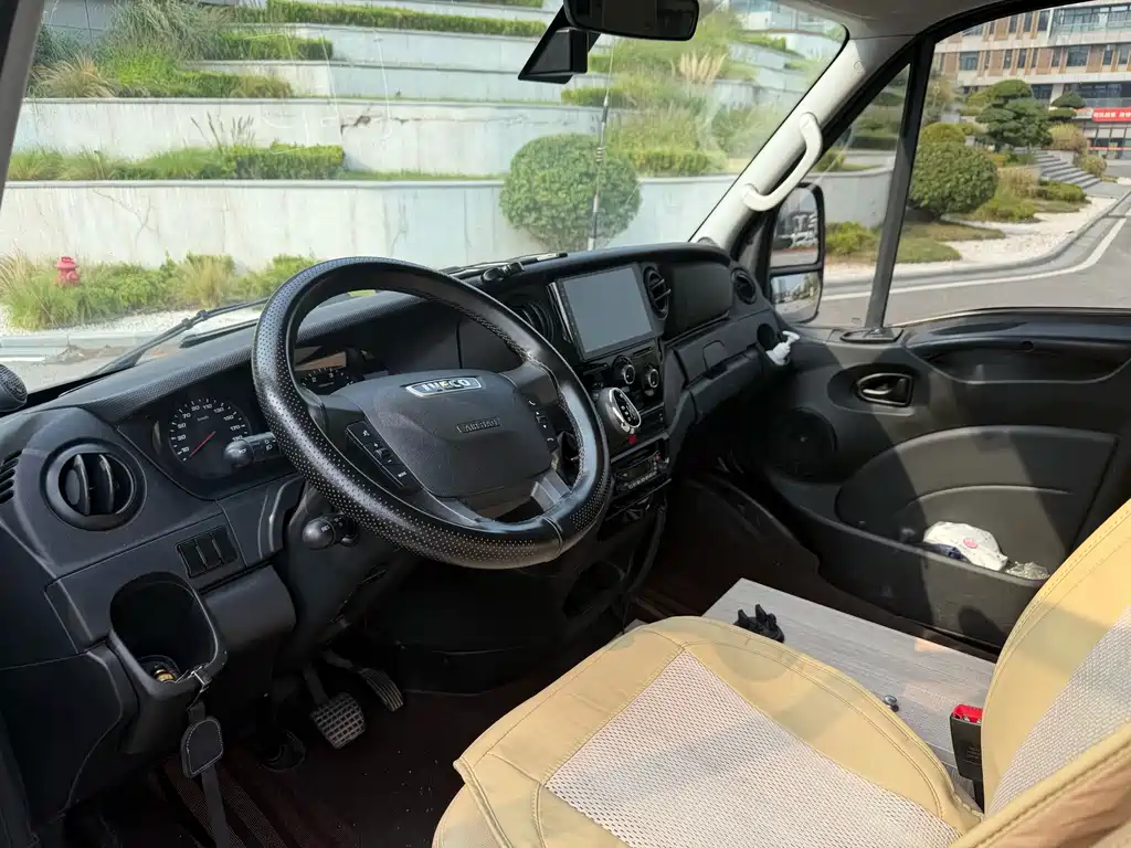IVECO Ousheng — миниатюра 8