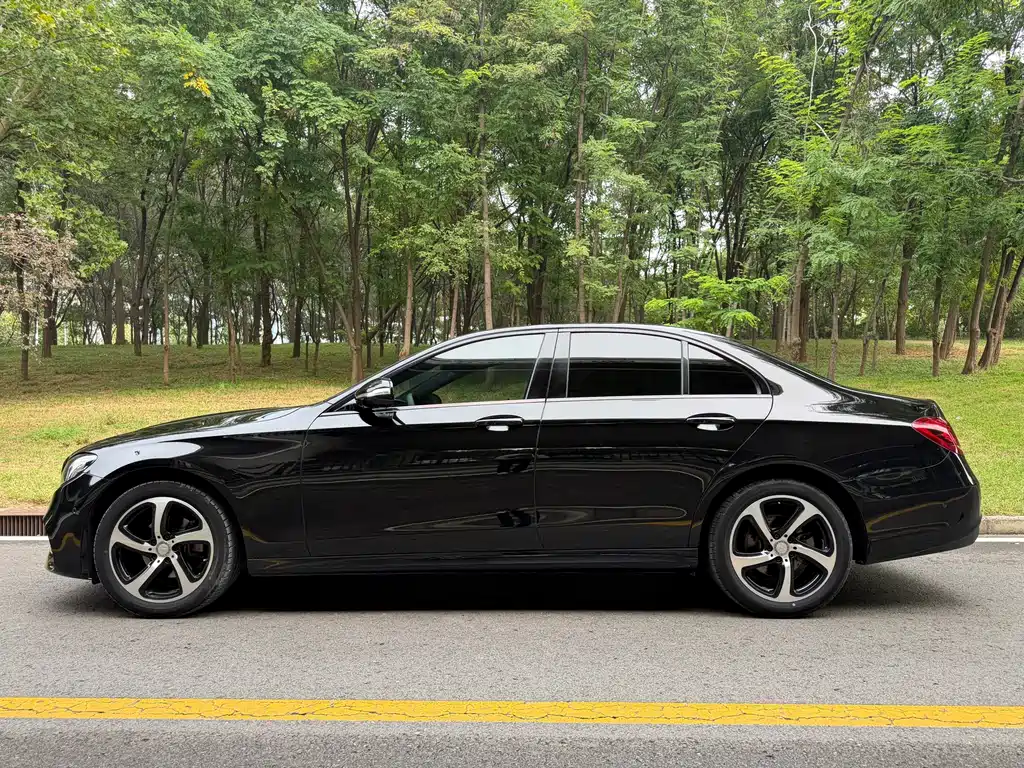 Mercedes-Benz E-Class — миниатюра 3