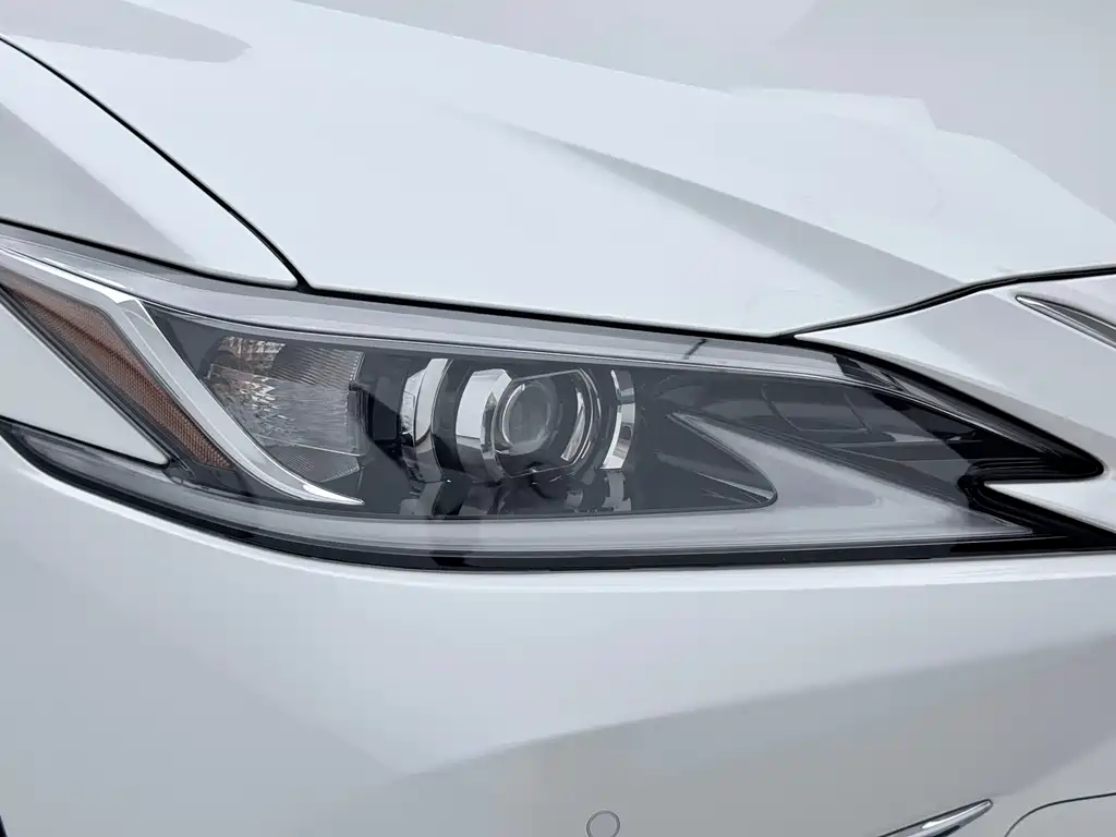 Lexus ES 2023 200