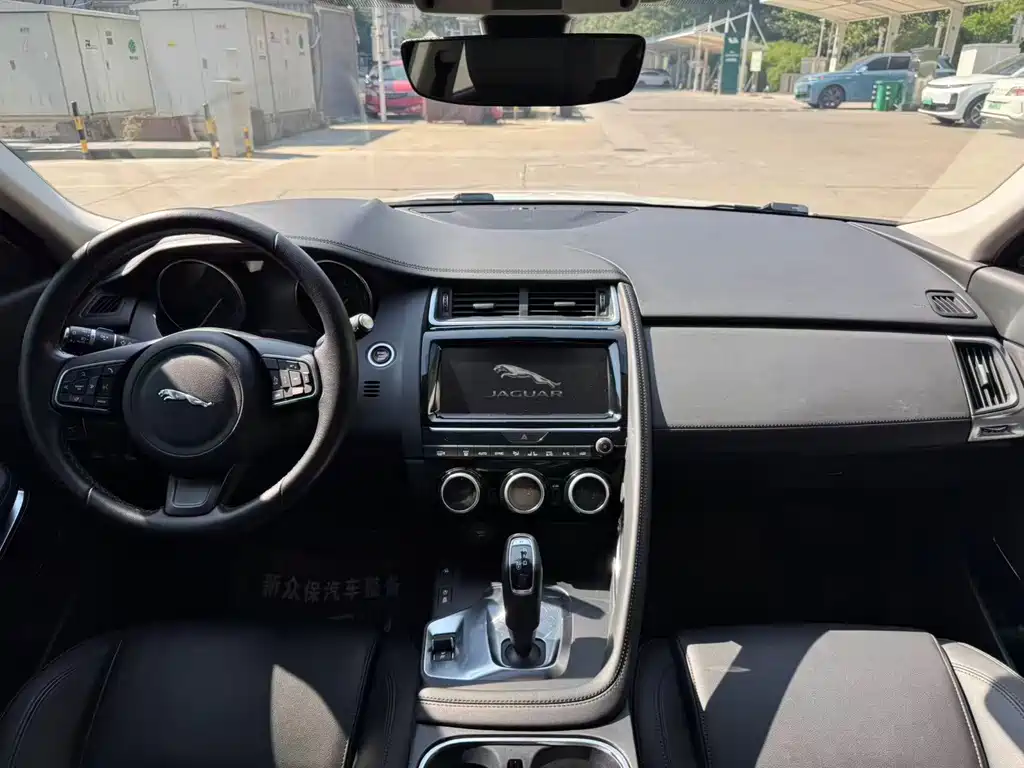 Jaguar E-PACE — миниатюра 7