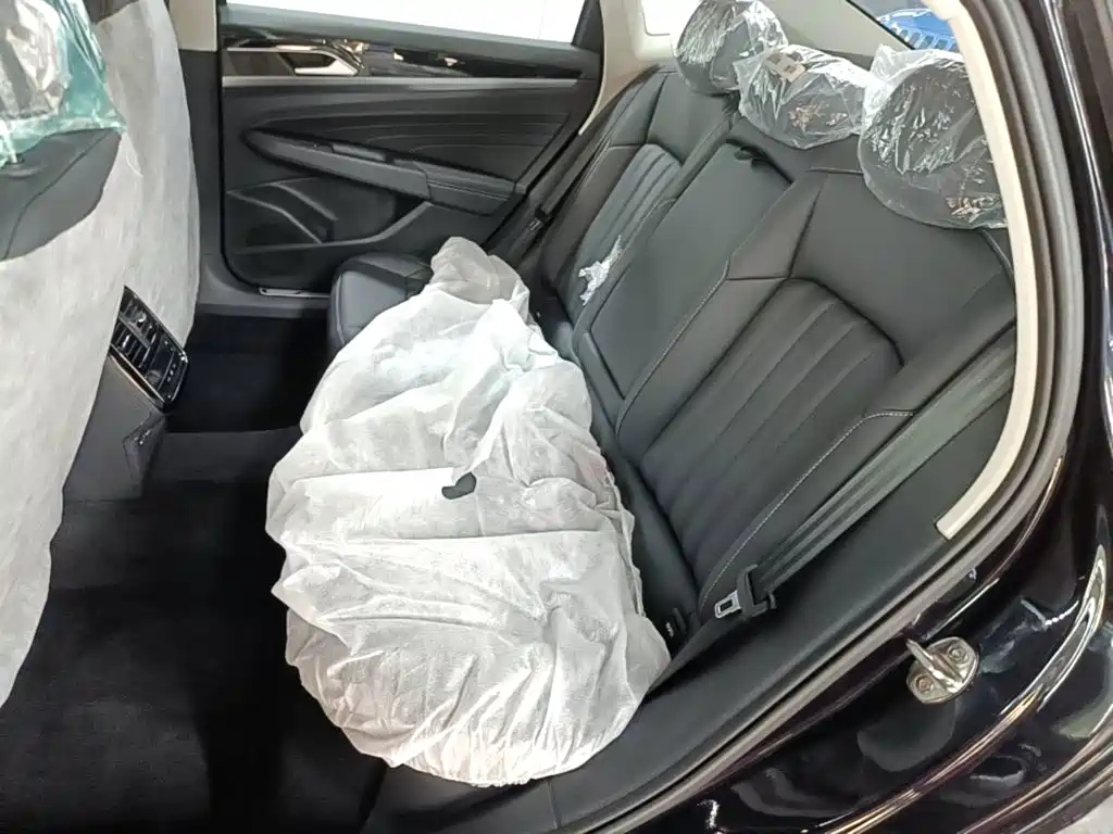 Volkswagen Passat PHEV — миниатюра 17