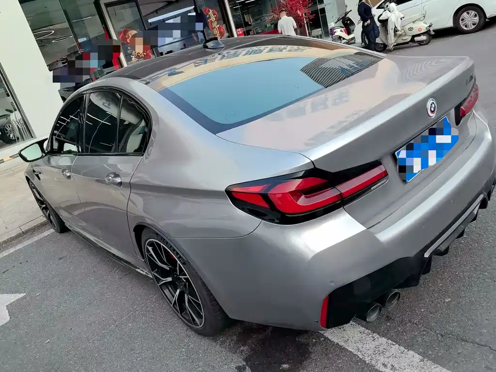 BMW M5 — миниатюра 7