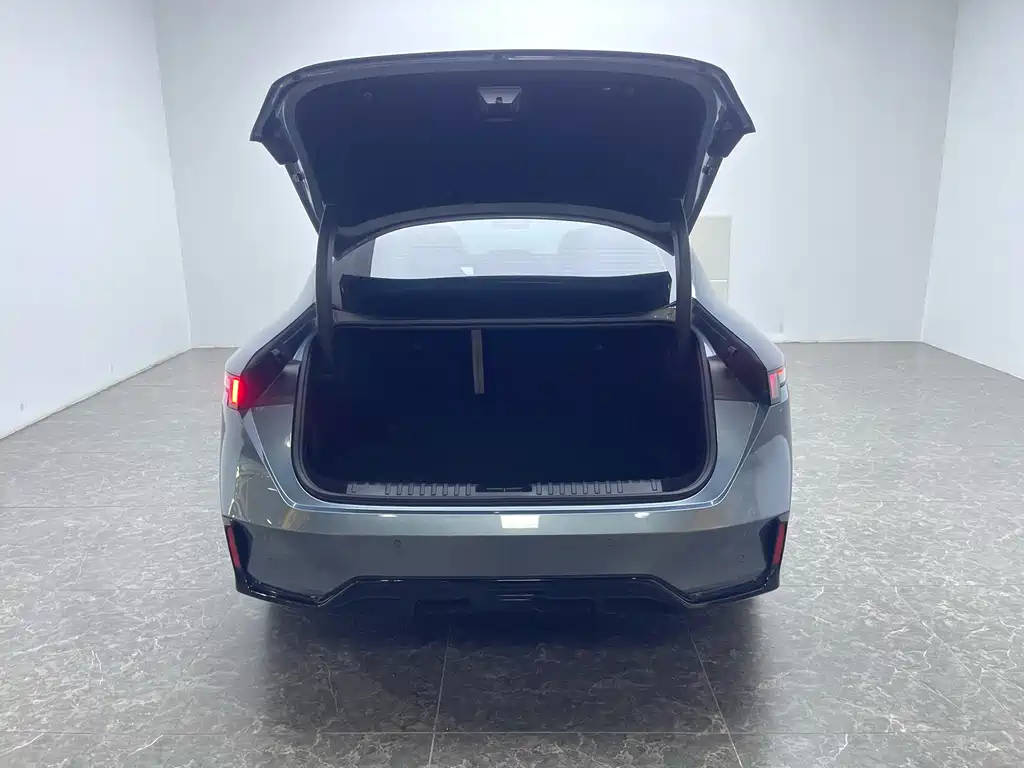 Lynk & Co 07 EM-P 2024 EM-P 126 Halo