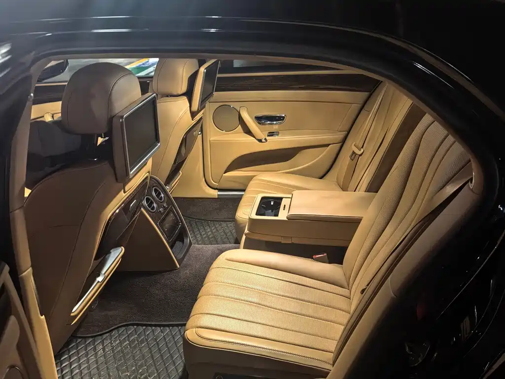 Bentley Flying Spur — миниатюра 4