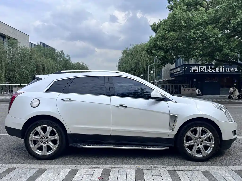 Cadillac SRX — миниатюра 6