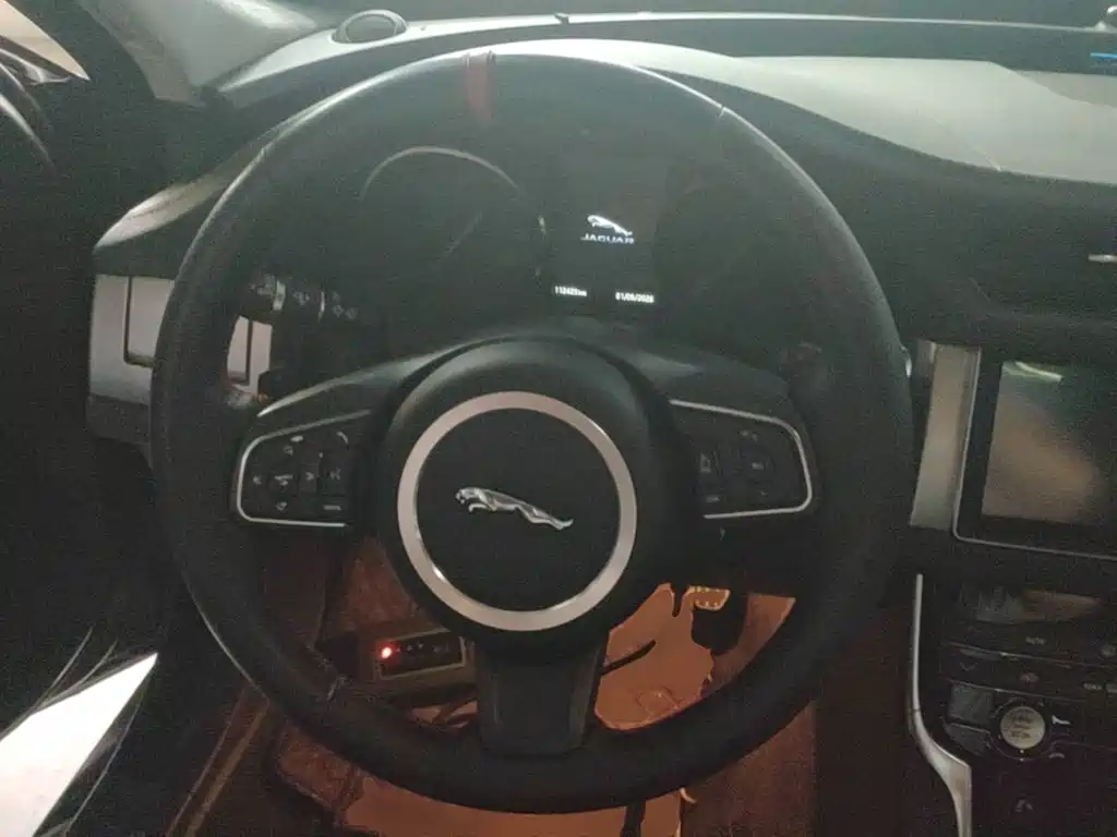 Jaguar XFL — миниатюра 11