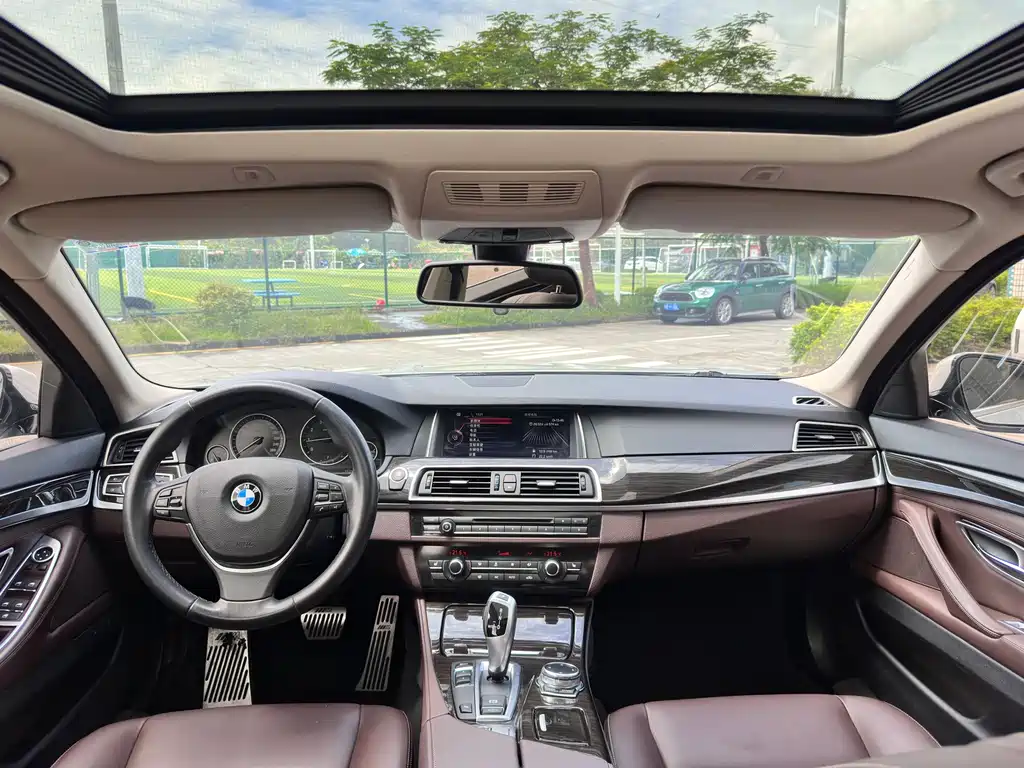 BMW 5 Series — миниатюра 11