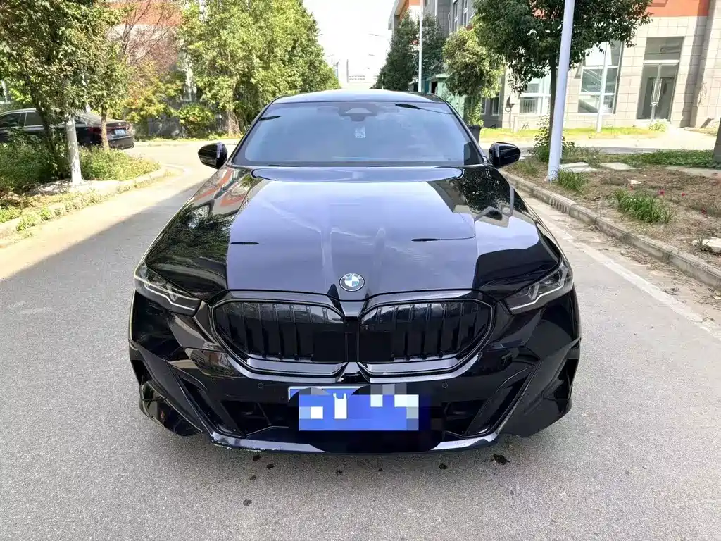 BMW 5 Series — миниатюра 2