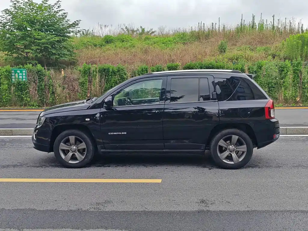 Jeep Compass (Import) — миниатюра 7