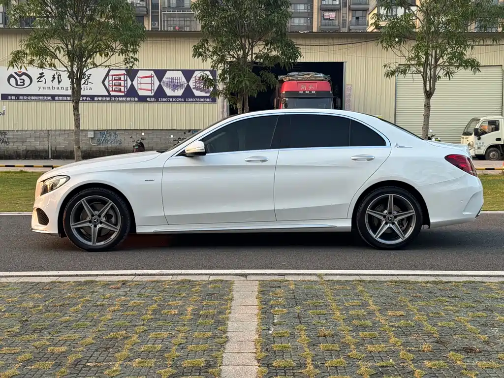 Mercedes-Benz C-Class — миниатюра 4