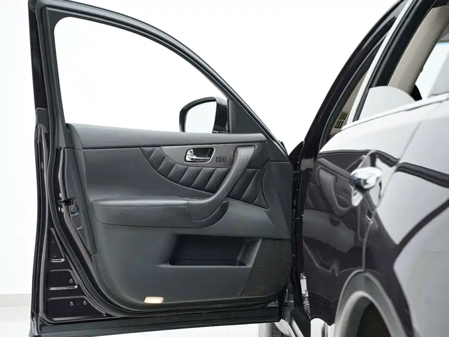 Infiniti QX70 — миниатюра 25