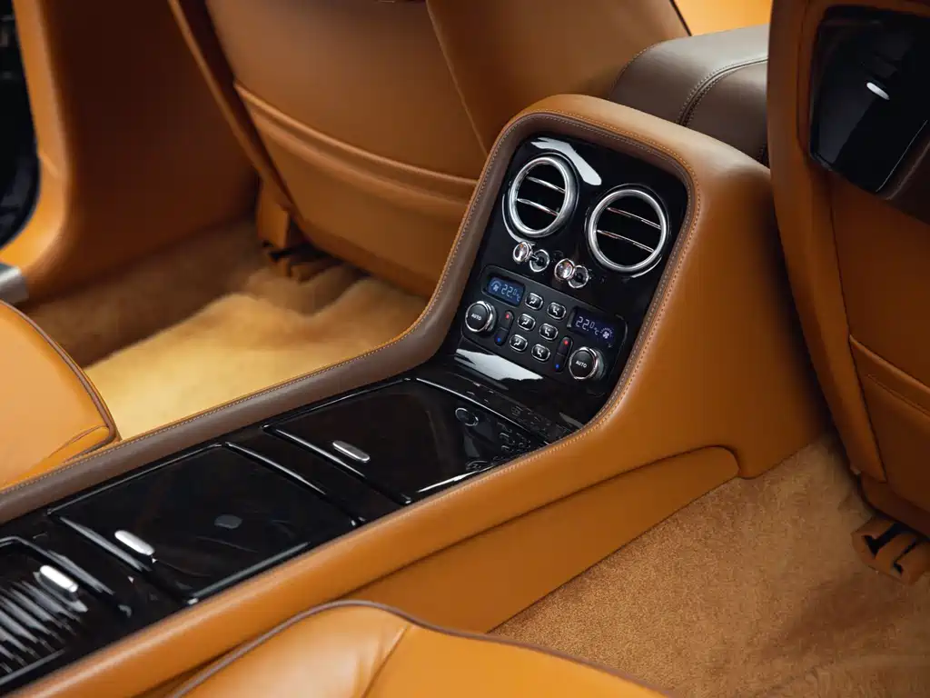 Bentley Flying Spur — миниатюра 24