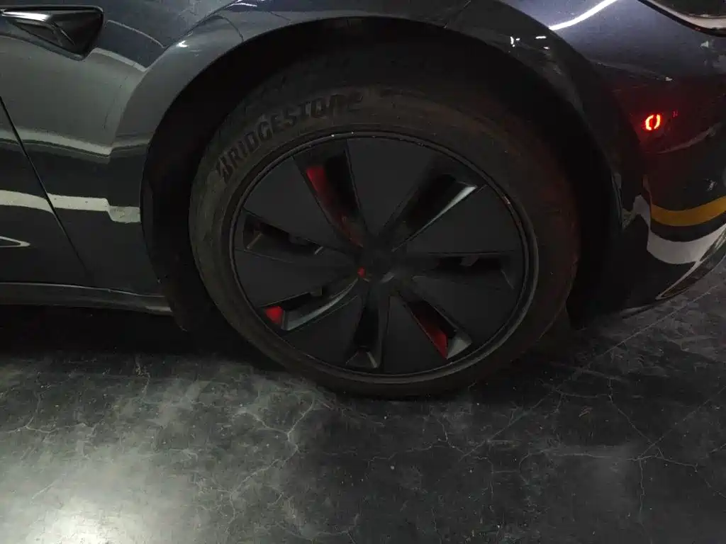 Tesla Model 3 — миниатюра 24