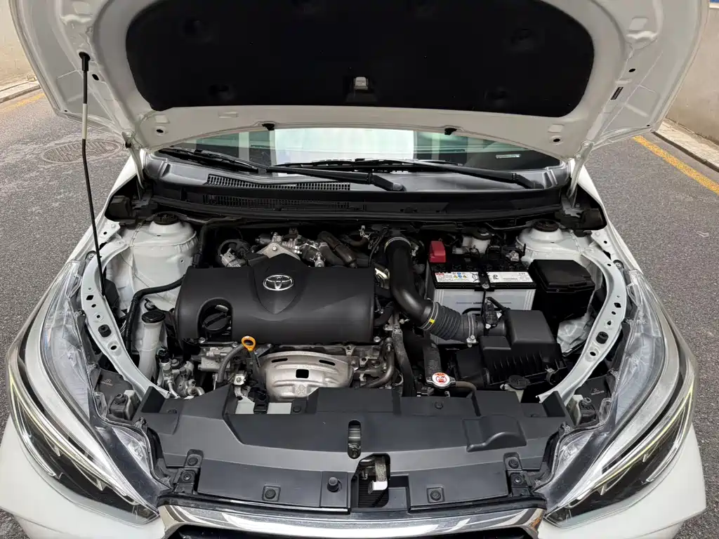 Toyota Yaris L - фото 22