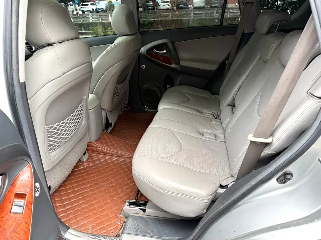 Toyota RAV4 — миниатюра 16
