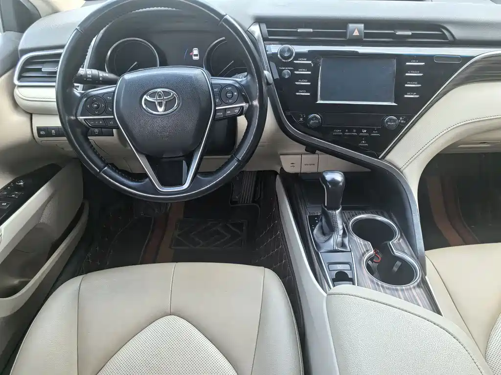 Toyota Camry — миниатюра 7